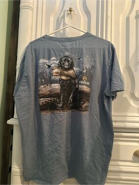 Magellan Outdoors Blue Short Sleeve T-Shirt with Retriever Graphic Like New XL
